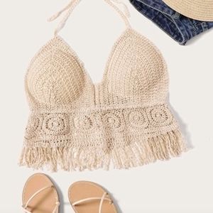 top  halter corto de espalda  con bajo con fleco